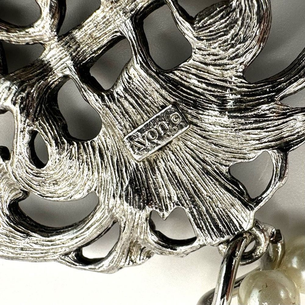 Avon silver tone faux pearl choker necklace - Picture 5 of 9